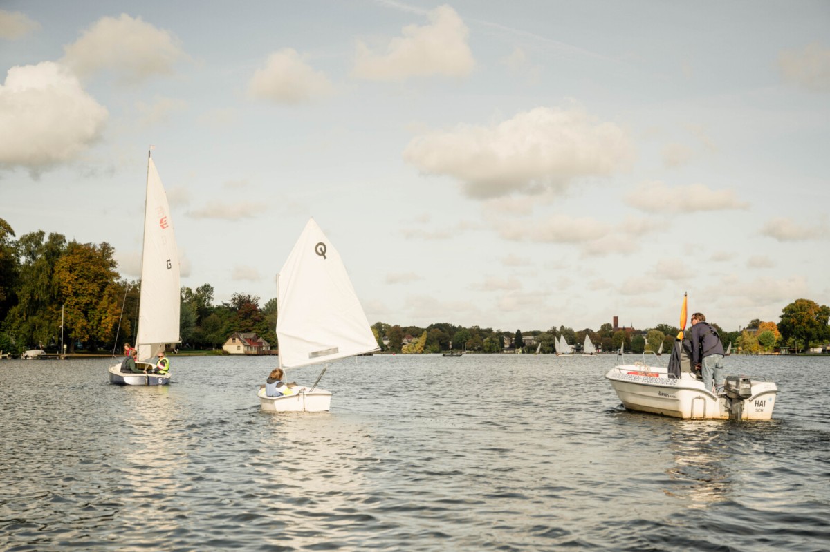 Holiday sailing courses for children by