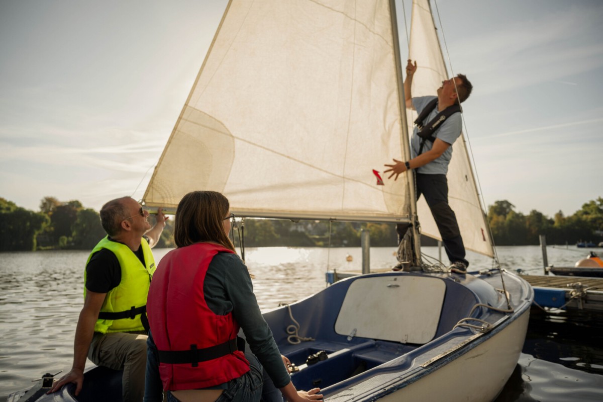 Holiday sailing courses for children by