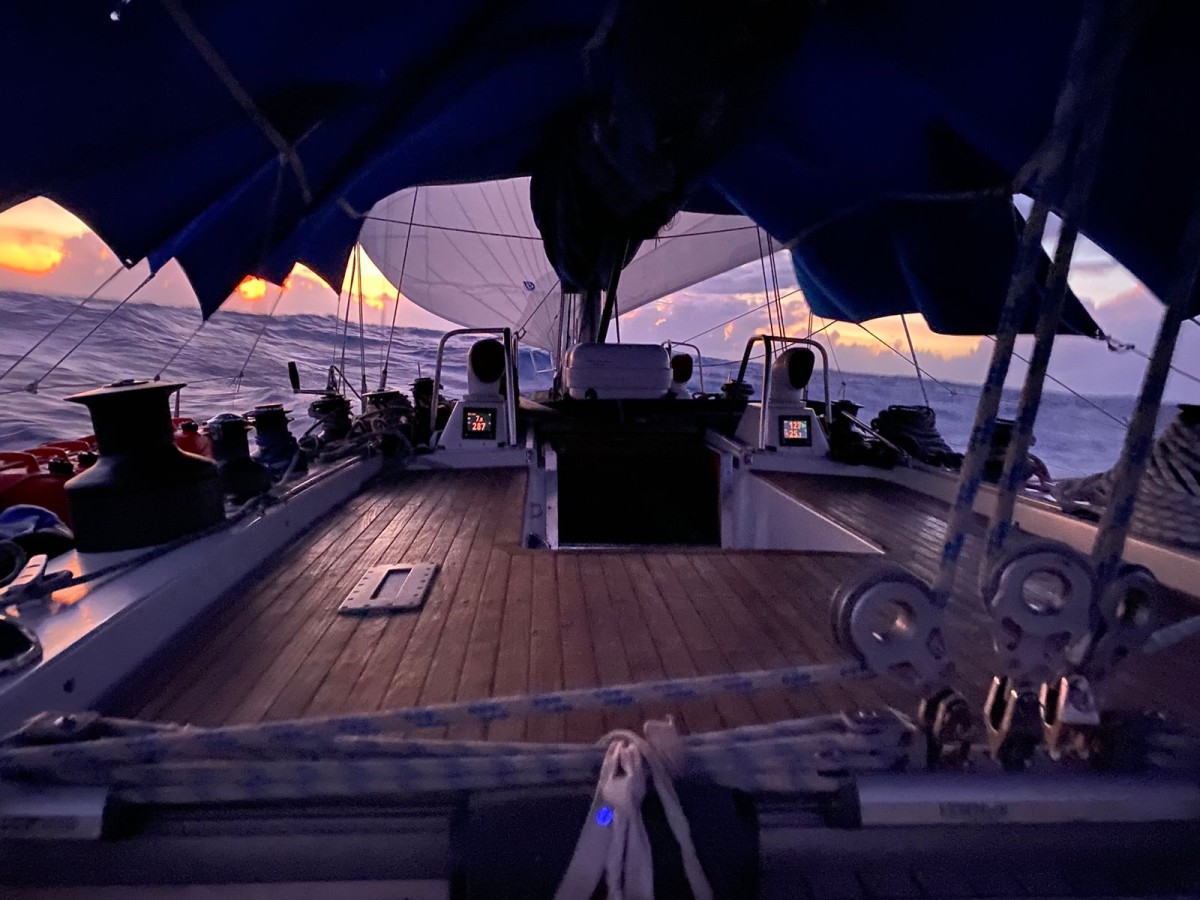 CARIBBEAN HANG OUT CRUISE SINT MAARTEN – ANTIGUA by