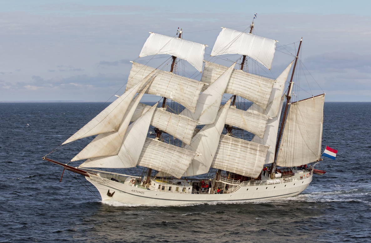 Mile building Kiel – Brest on ARTEMIS by