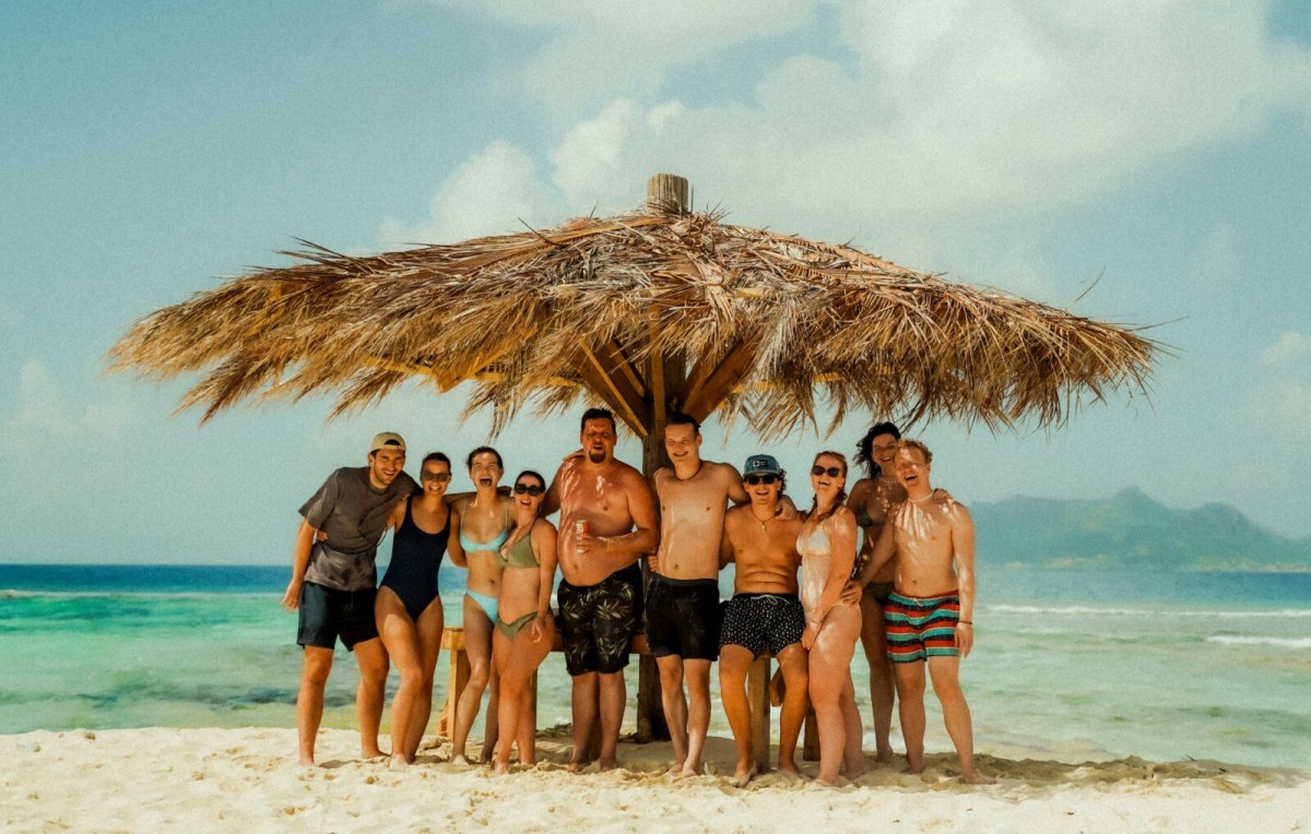 Classic Caribbean sailing trip: UNTER SEGELN from island to island by