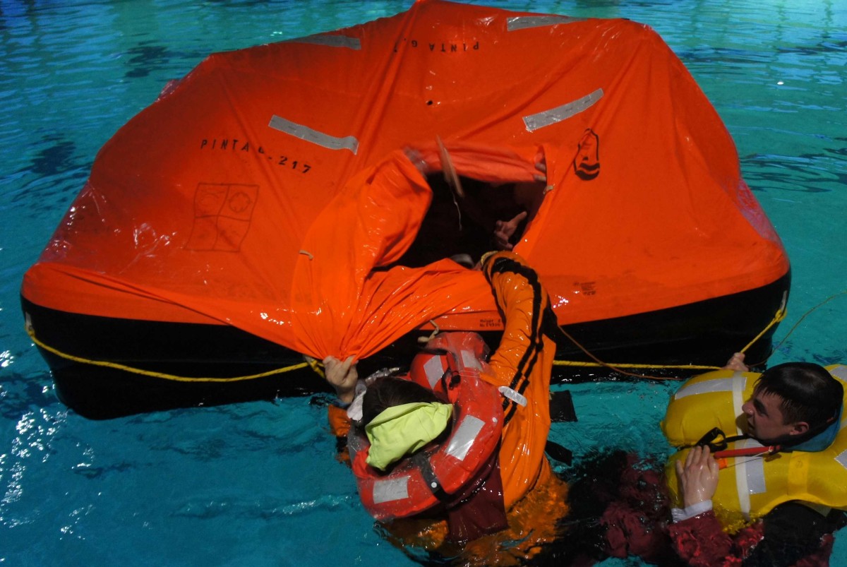 Sea safety training in accordance with Offshore Special Regulations, licensed by DSV by