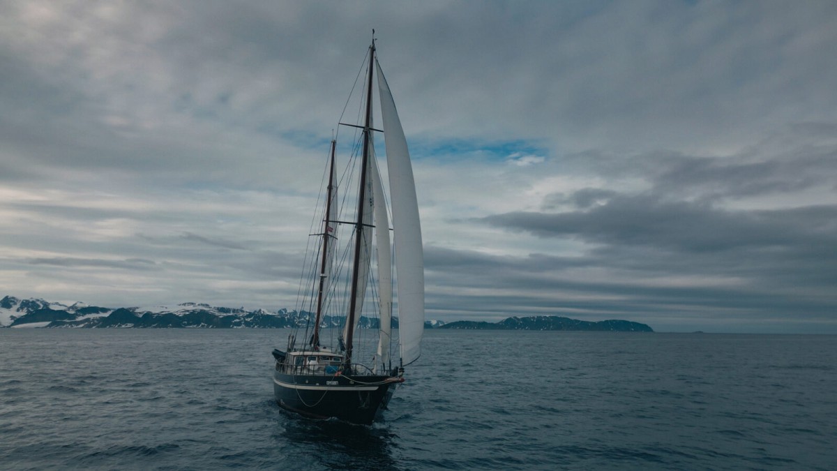 Überführung: Überquerung von Norwegen nach Spitzbergen von Arruno Exploration