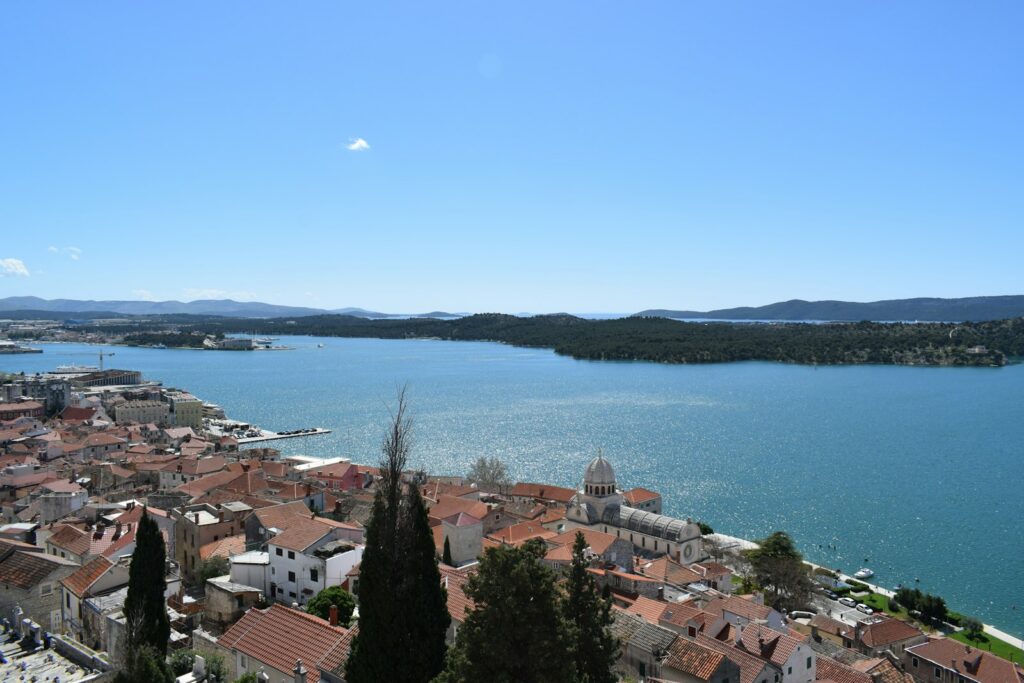 Šibenik und die Bucht von oben