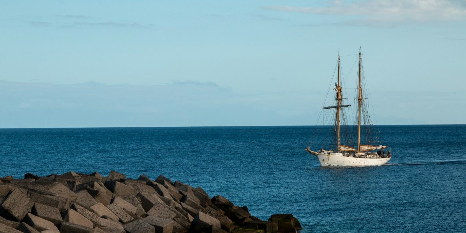 Segelschiff vor der Küste Teneriffas