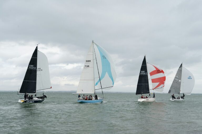 Segelyachten vor Cowes im Solent