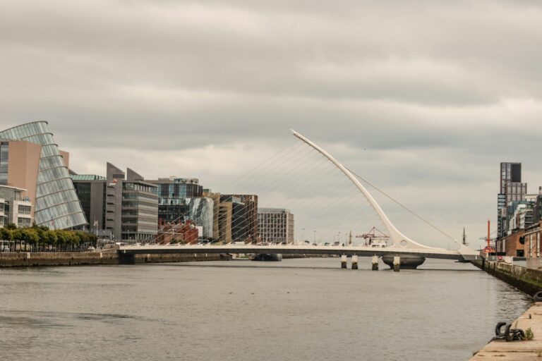 Samuel-Beckett-Brücke über die Liffey in Dublin
