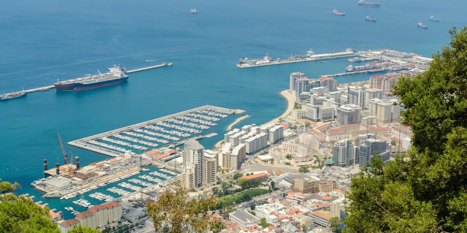 Blick auf Gibraltar und seine Marinas Blick auf Gibraltar und seine Marinas