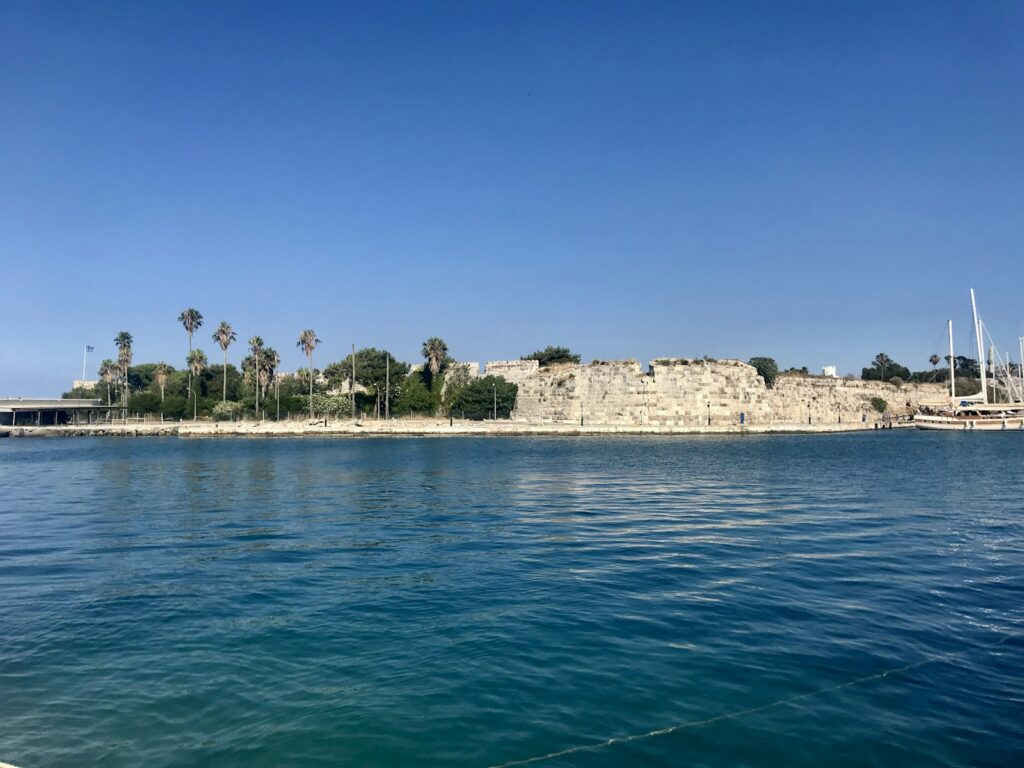 Uferpromenade von Kos-Stadt mit Blick aufs Meer