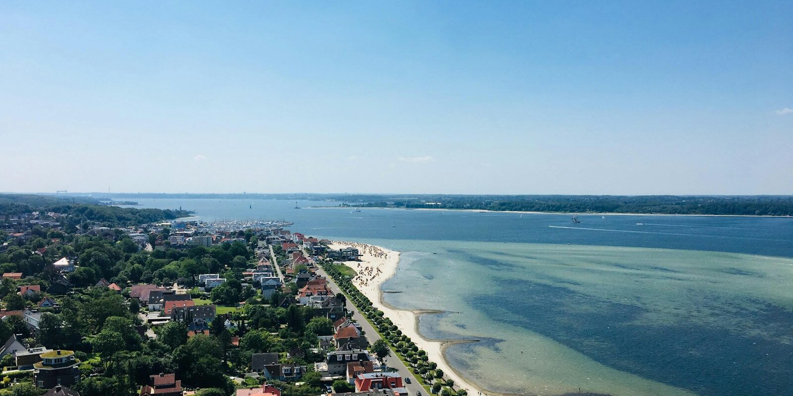 Luftbild von Laboe an der Kieler Förde