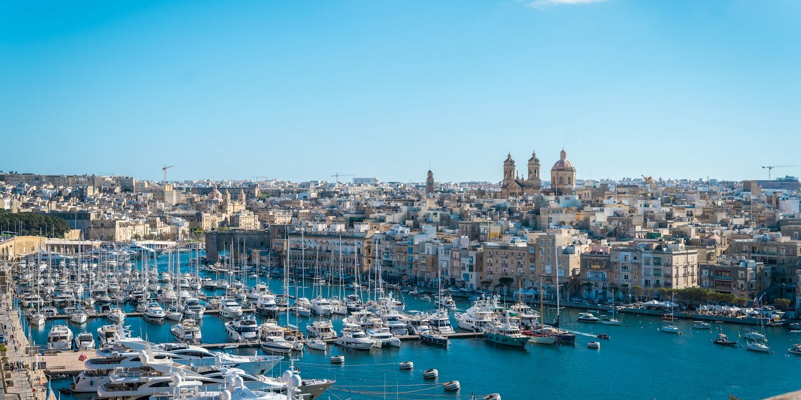 Yachten im Grand Harbour vor Birgu auf Malta Yachten im Grand Harbour vor Birgu auf Malta