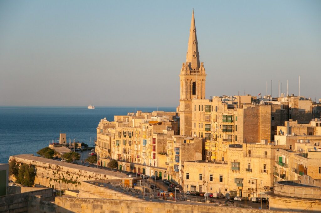 Valletta mit Kathedrale vom Wasser aus