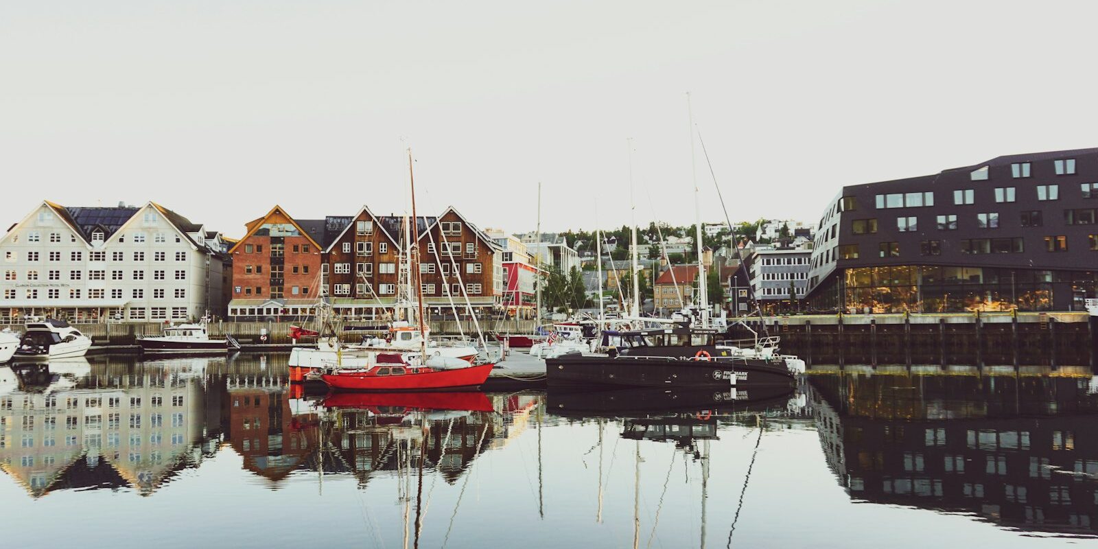 Boot im Hafen von Tromsø